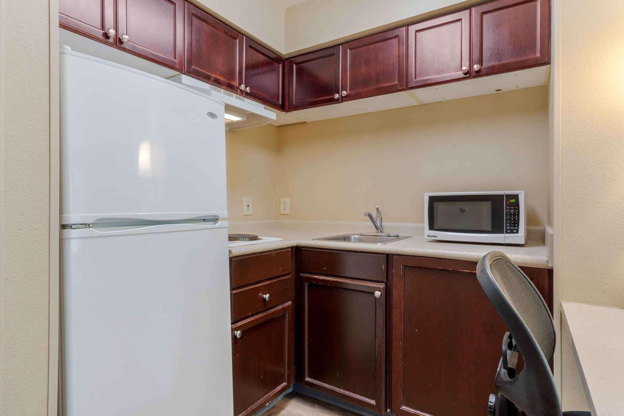 Extended Stay America Select Suites - Orlando - Maitland - Summit Tower Blvd Алтамонте Спрингс Экстерьер фото