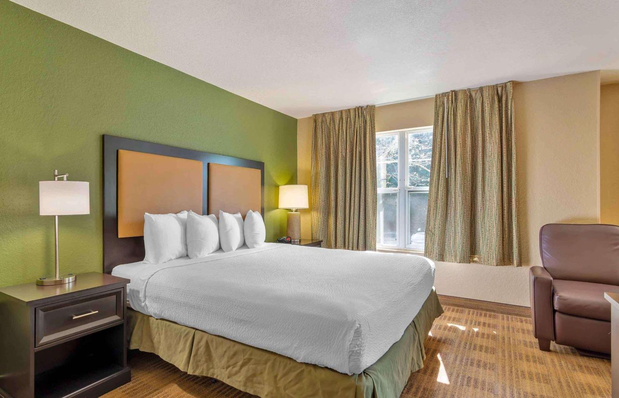 Extended Stay America Select Suites - Orlando - Maitland - Summit Tower Blvd Алтамонте Спрингс Экстерьер фото